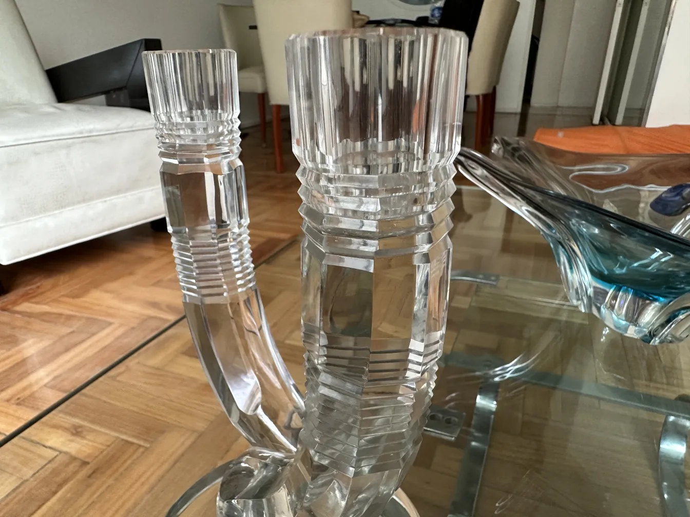 candelabra kuno elegante kristal di dalam ruangan