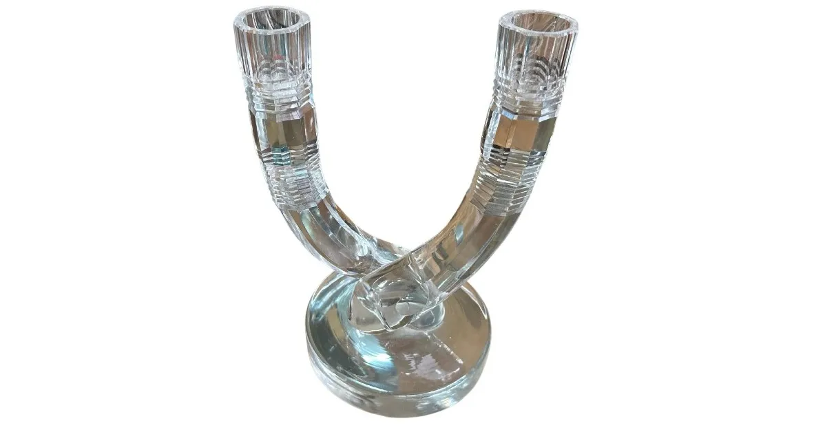 Candelabro antico con design contemporaneo ed elegante, adatto per decorazioni