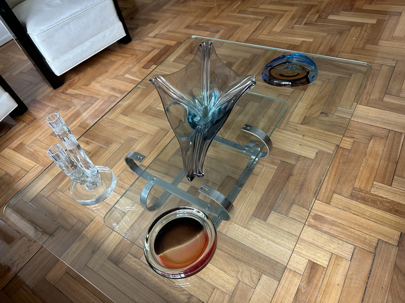 eleganter antiker Kandelaber mit filigranem Design