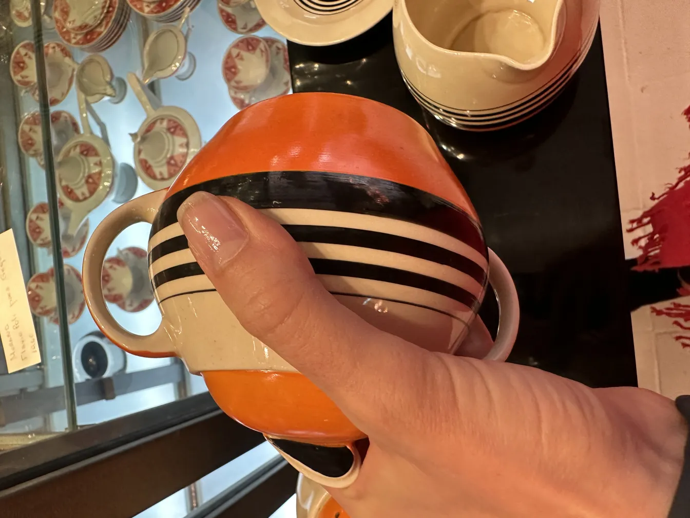 JUEGO DE TÉ antiguo con colores brillantes y diseño distintivo