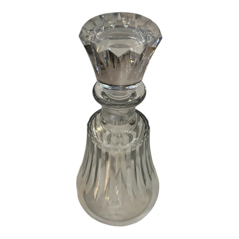 bouteille antique avec un design élégant et brillant