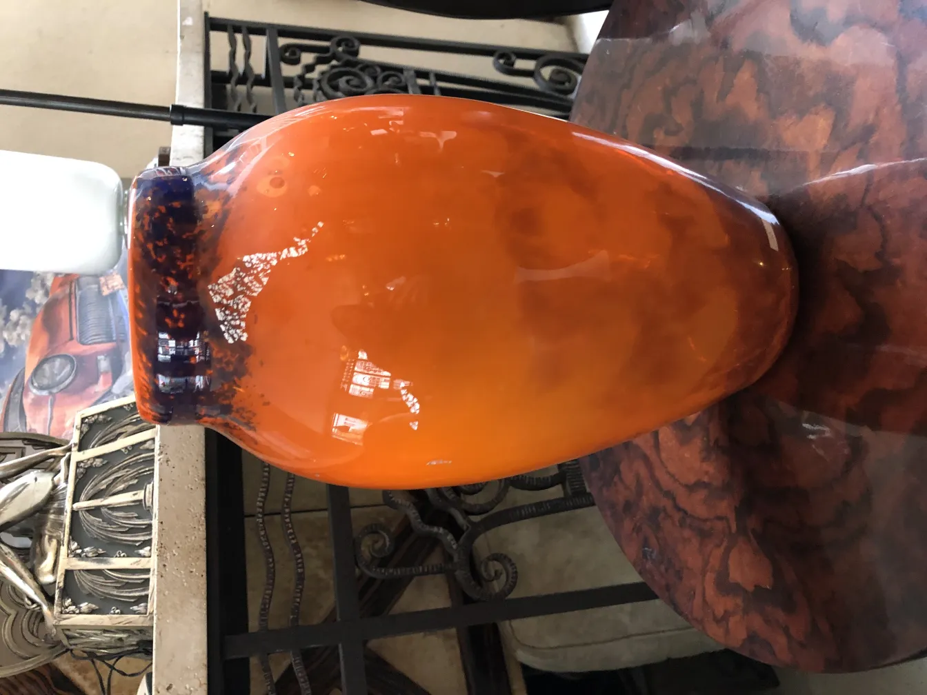 Vaso antigo de vidro assinado Muller Fres, cor laranja.