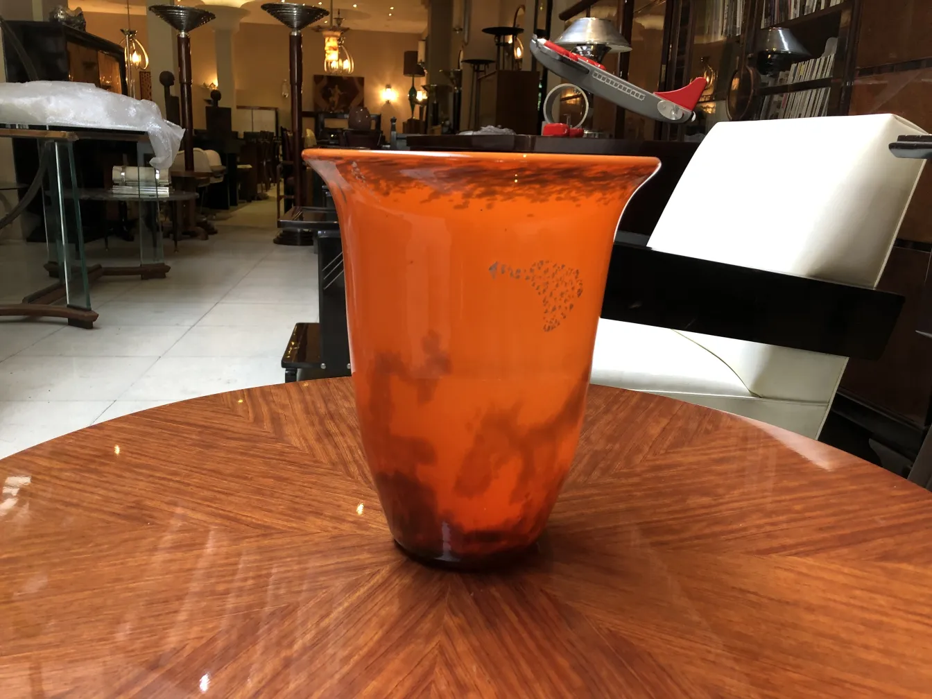 古董环境中的muller fres签名玻璃