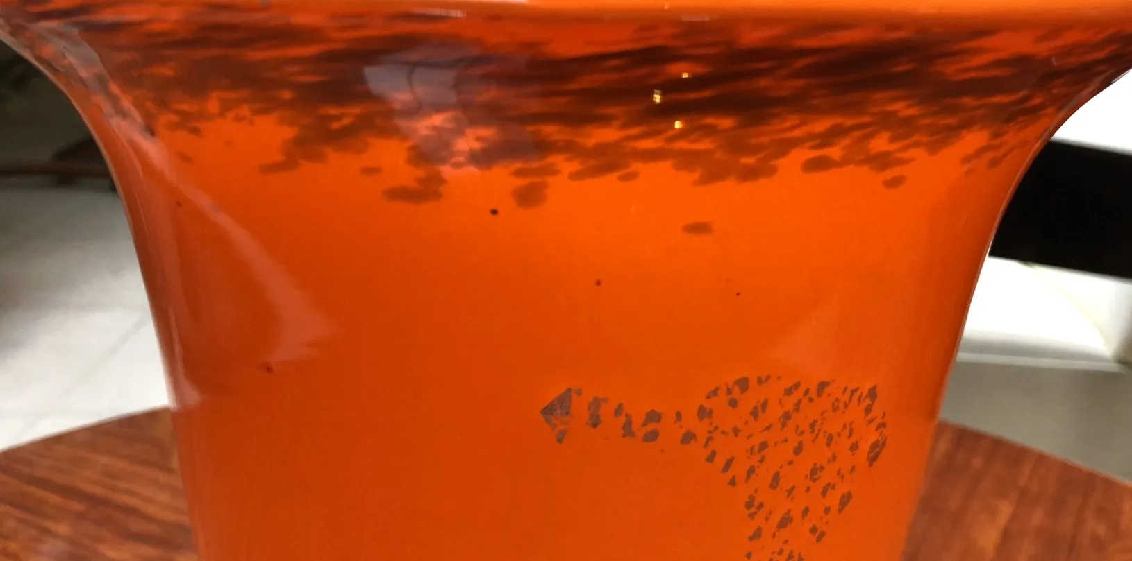 signiertes Glas von Muller Fres in orange mit einzigartigem Muster