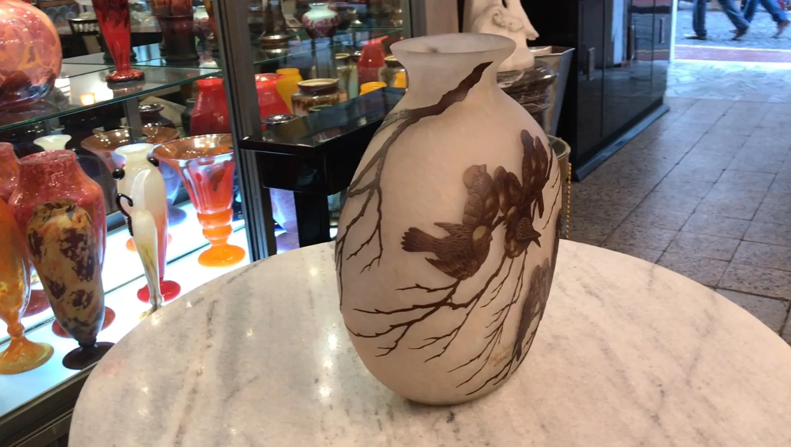 vase ancien avec motif d'oiseaux et branches, muller freres