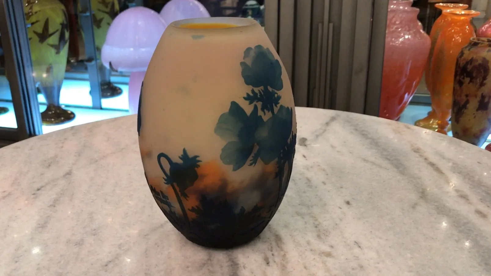 Altes signiertes Glas Muller Fres mit Blumenmustern