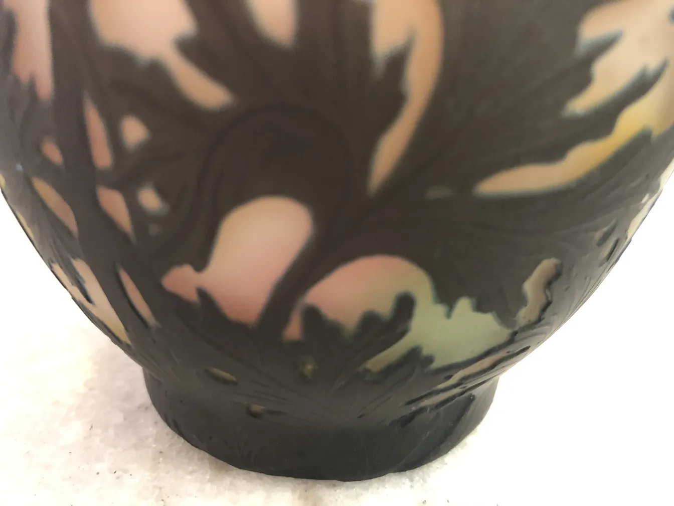 Antikes signiertes Glas von Muller Freres mit Blumendesign