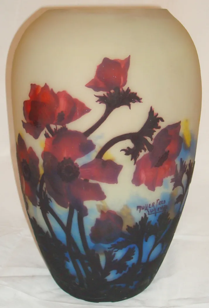 Антикварное стекло с цветами и подписью Muller Fres.