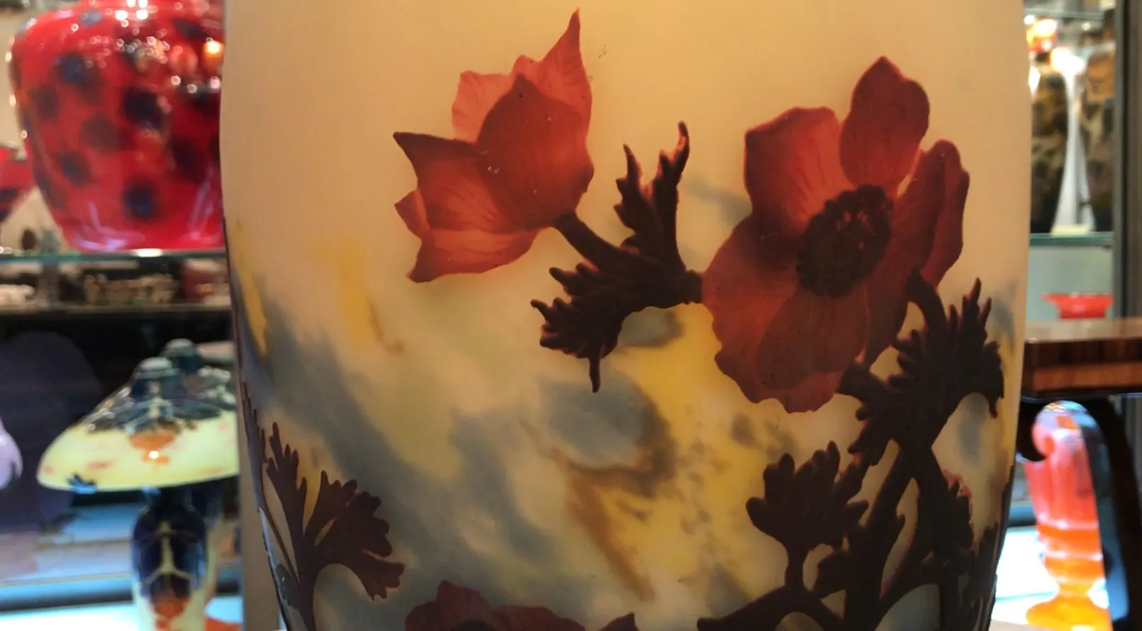 古董签名玻璃Muller Fres，带有花卉图案