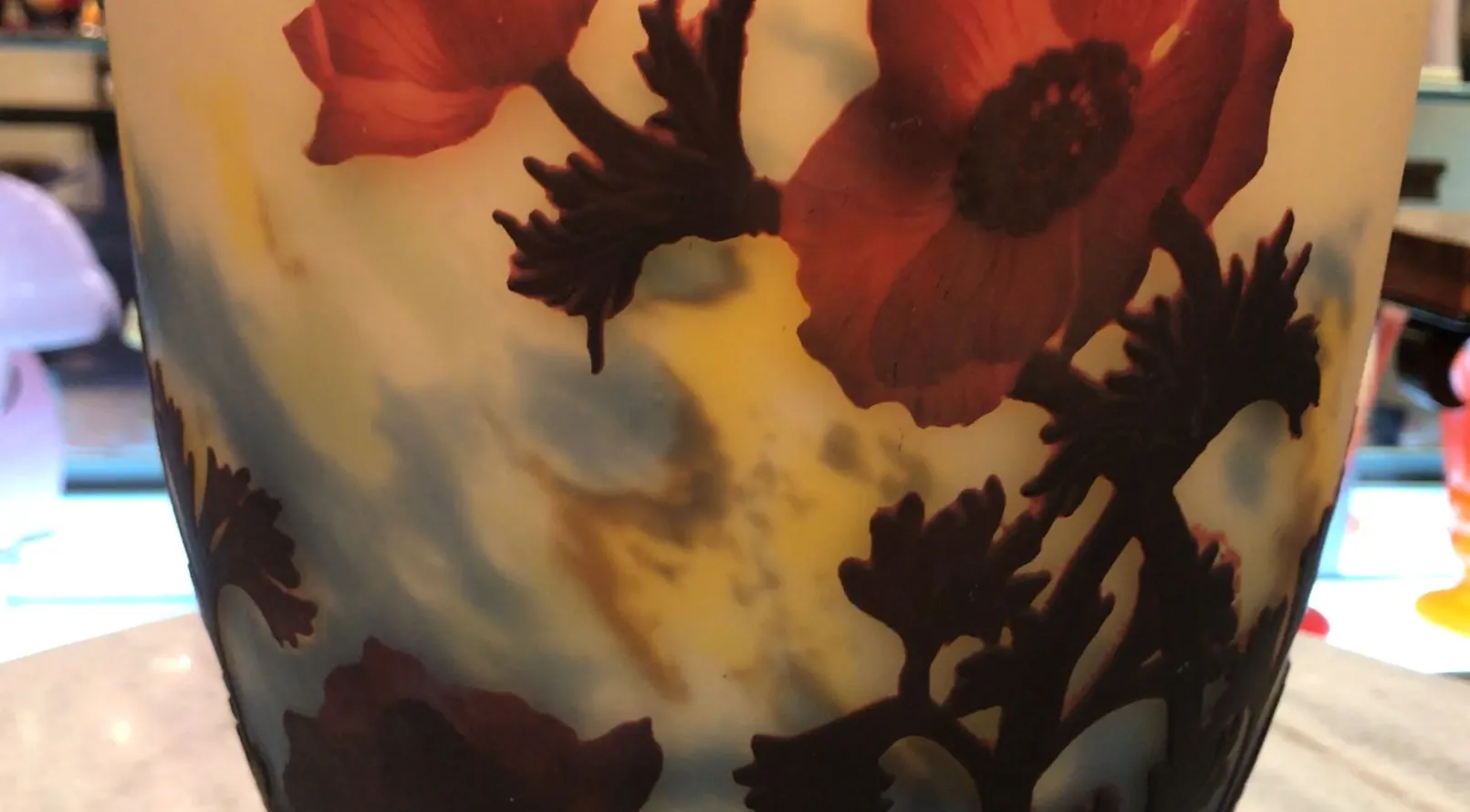 Signiertes Glas muller fres mit rotem Blumenmuster