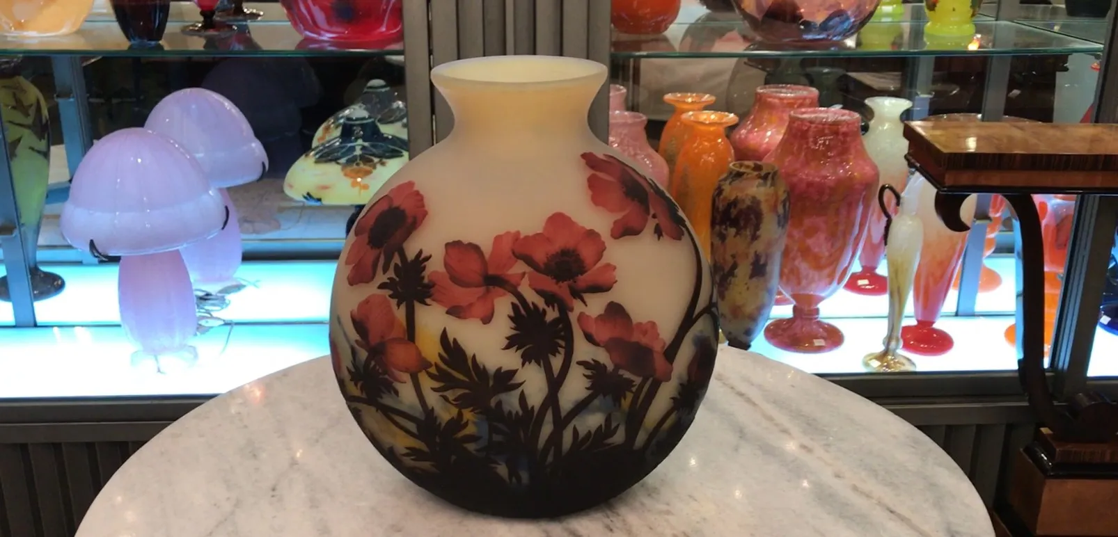 Antikes signiertes Glas von muller fres mit Blumenmuster