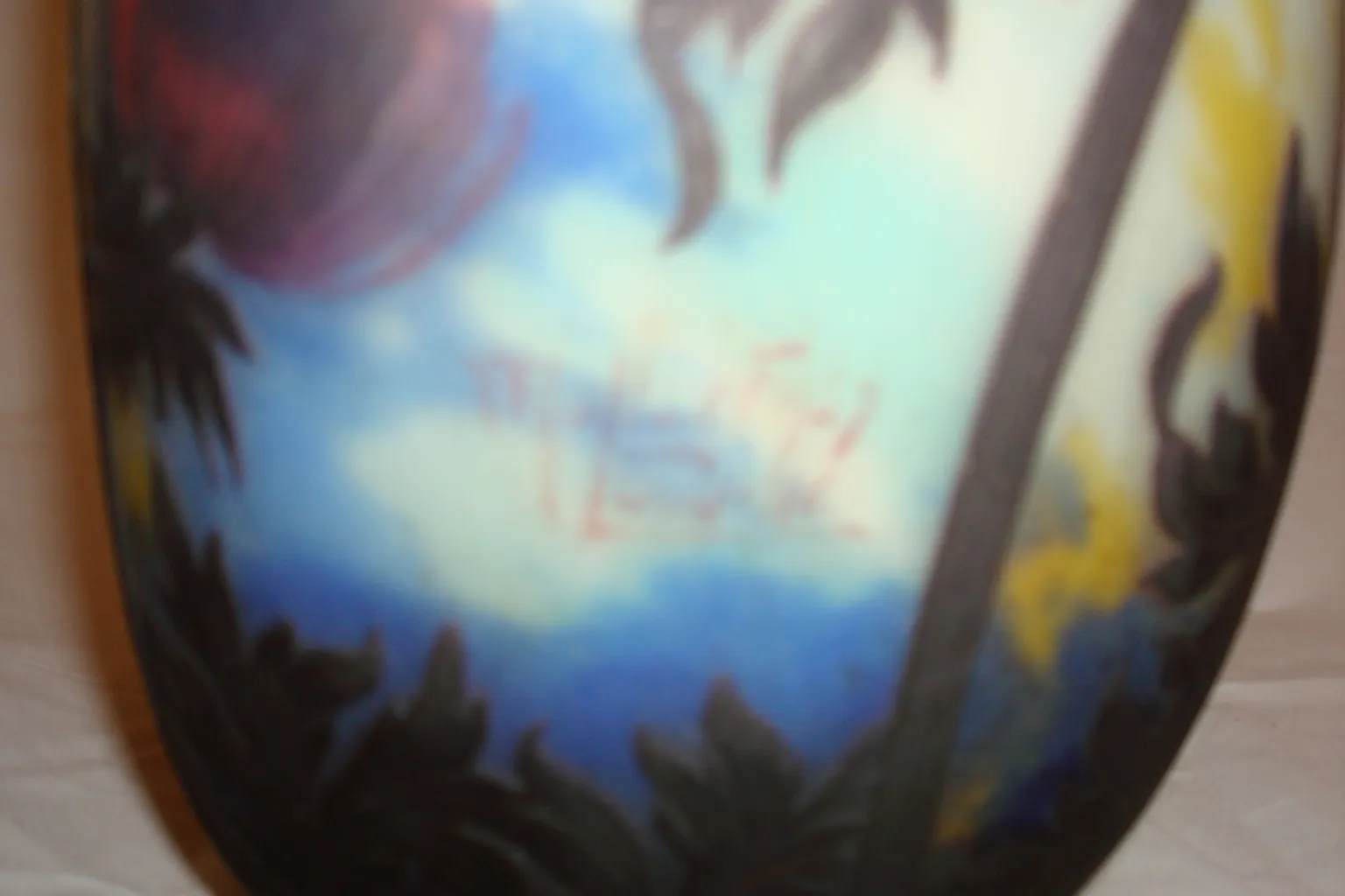 मुलर फ्रेरेस द्वारा हस्ताक्षरित प्राचीन गिलास, रंगीन पृष्ठभूमि के साथ