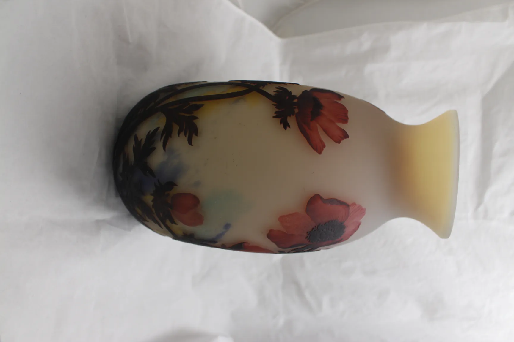 vetro firmato muller fres con design floreale antico