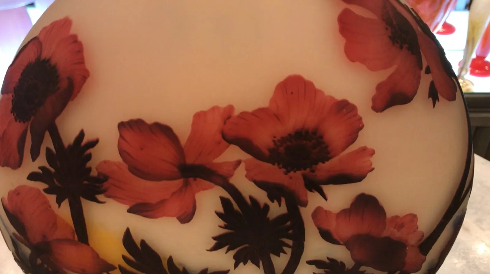 Verre ancien signé Muller Fres avec motif floral