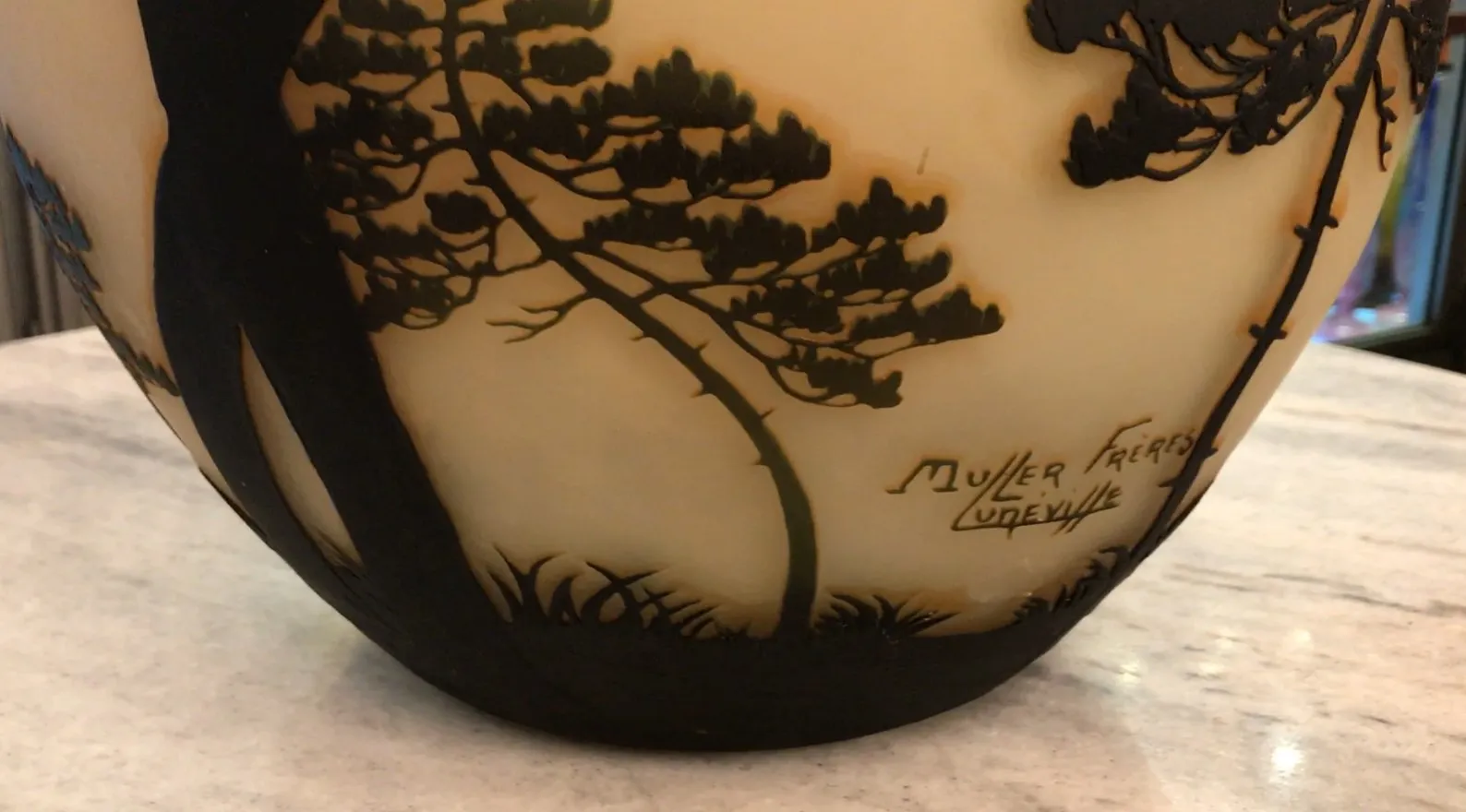 Vidrio antiguo con paisajes y firma de Muller Freres