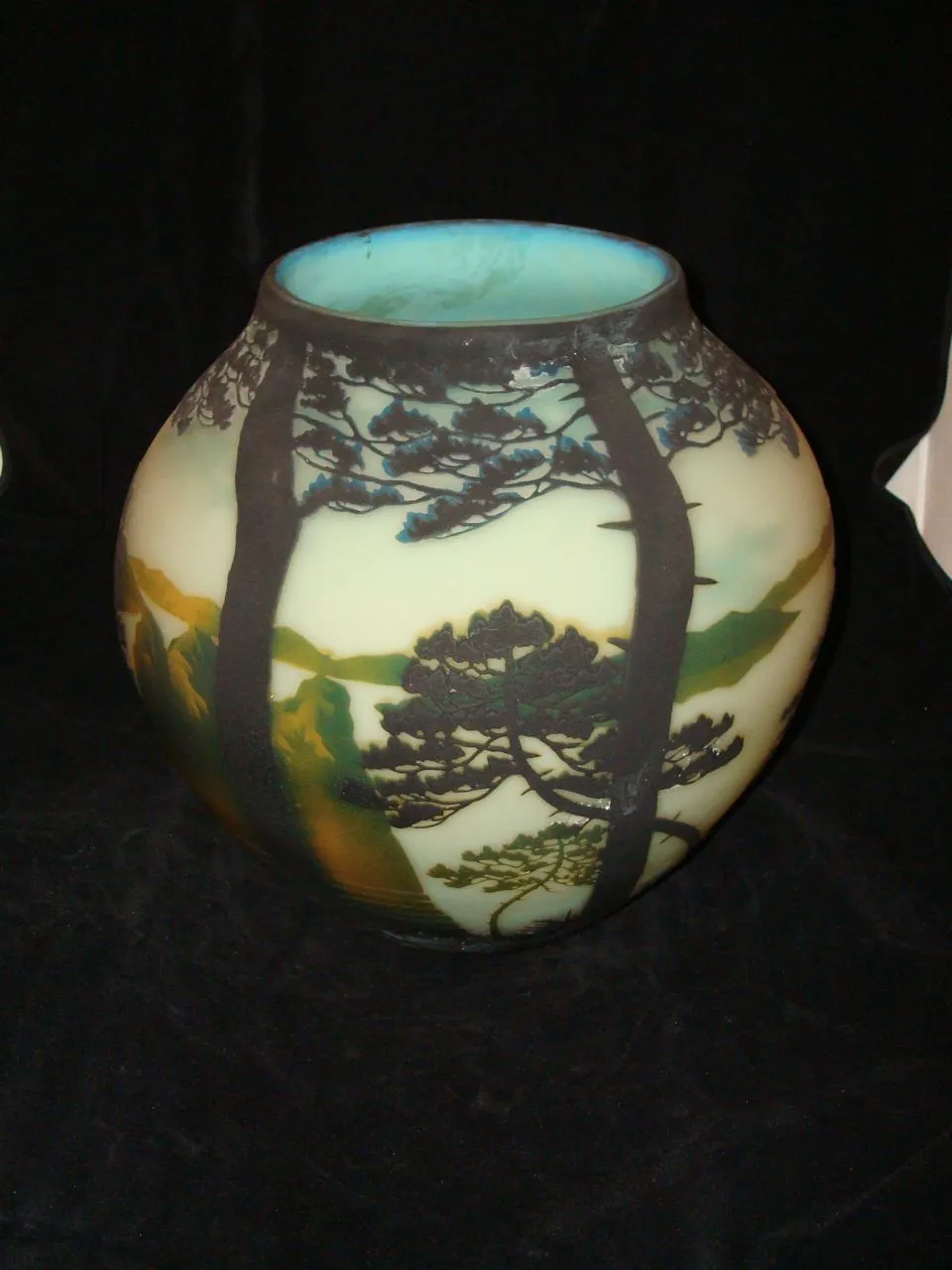 Beau verre signé ancien avec un design de paysage naturel