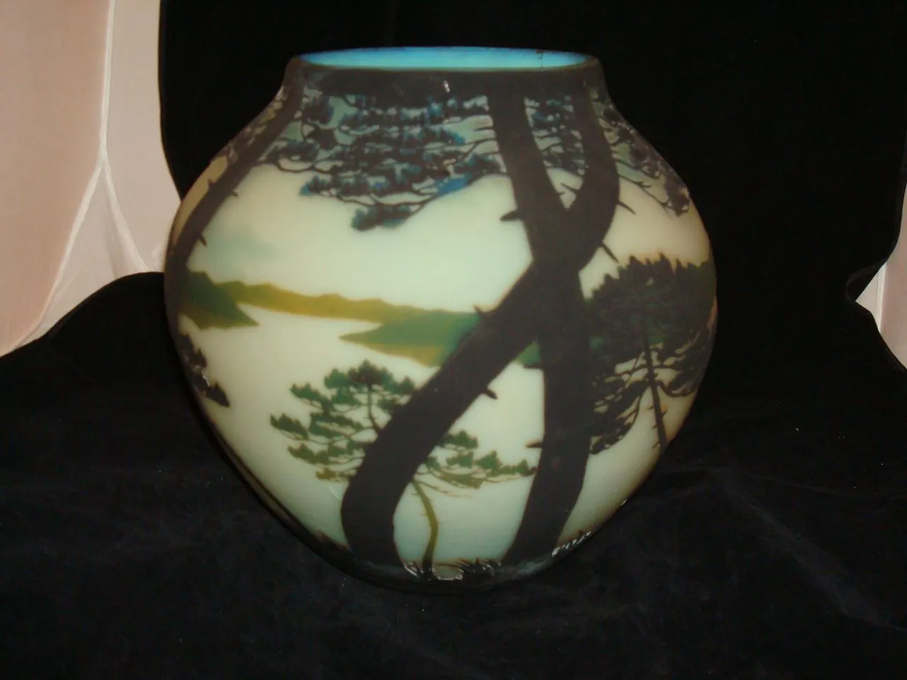 Vase ancien avec paysages peints muller freres