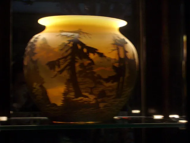 Joli verre ancien signé par Muller Fres avec un paysage