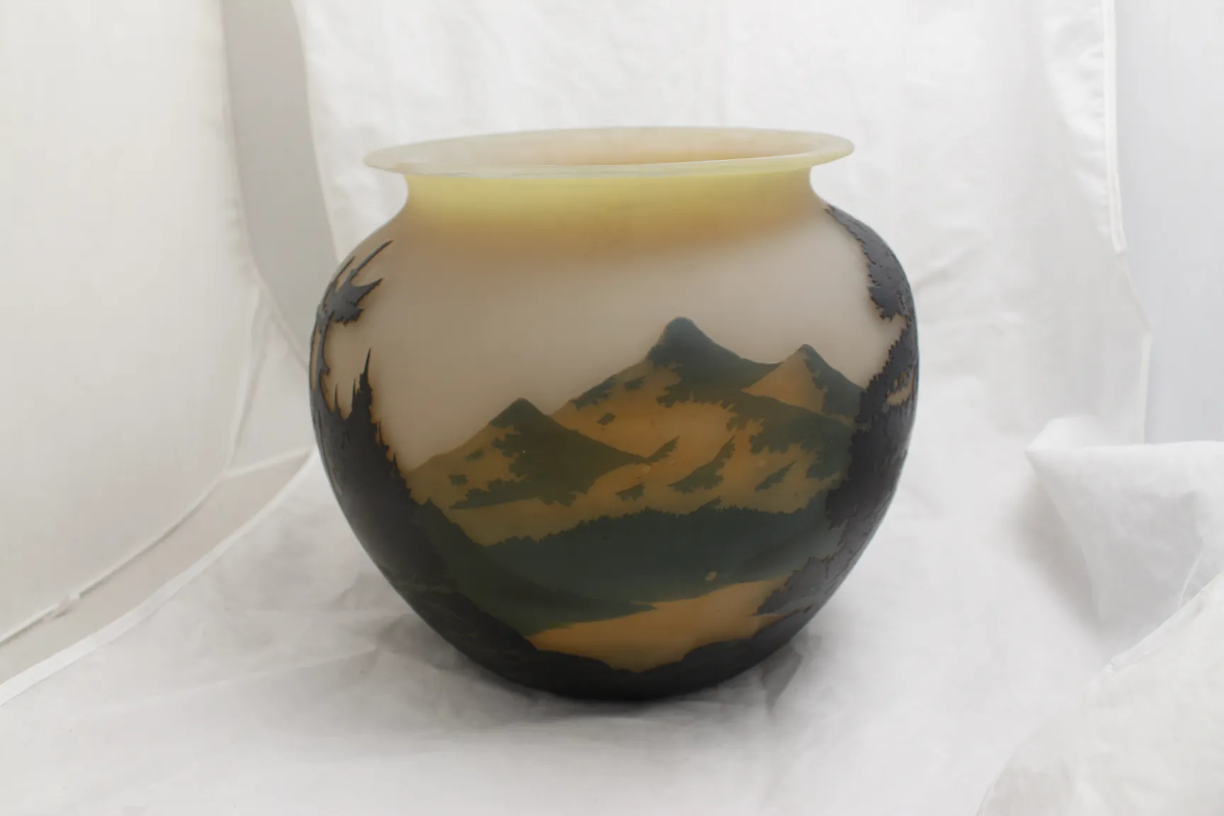 古董玻璃，Muller Fres签名，展示风景。