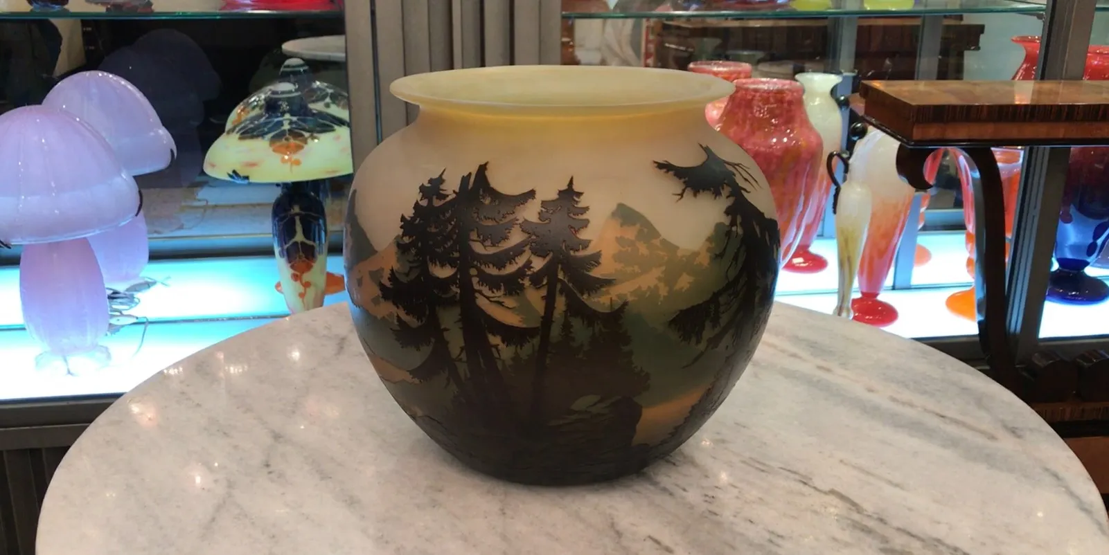 ancienne pièce en verre avec scène forestière muller fres