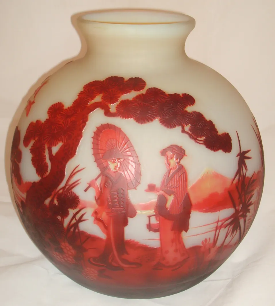 Bello vaso antiguo con detalles artísticos de Muller Fres