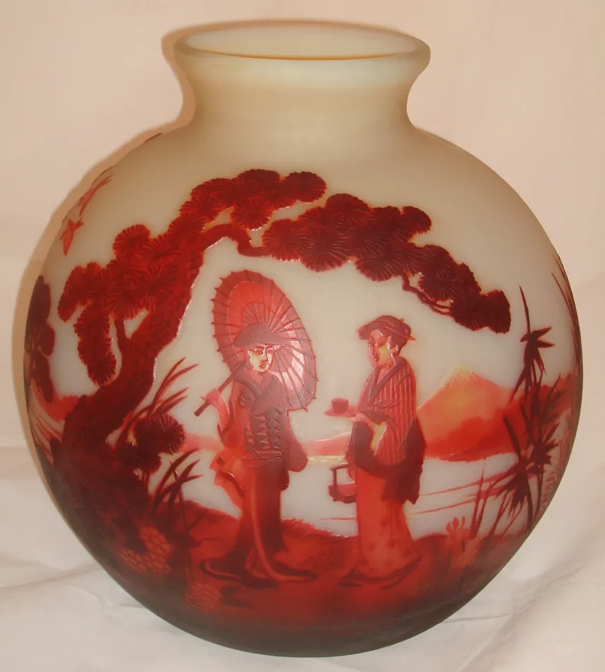 dekoratives Glas mit orientalischem Design und Figuren