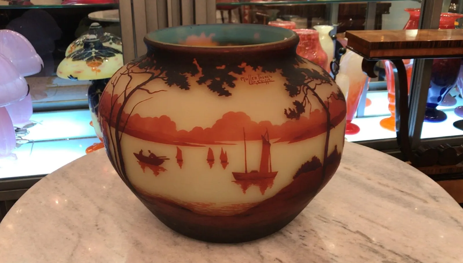 Decorativo vaso antiguo con paisaje y firmas de Muller Fres.