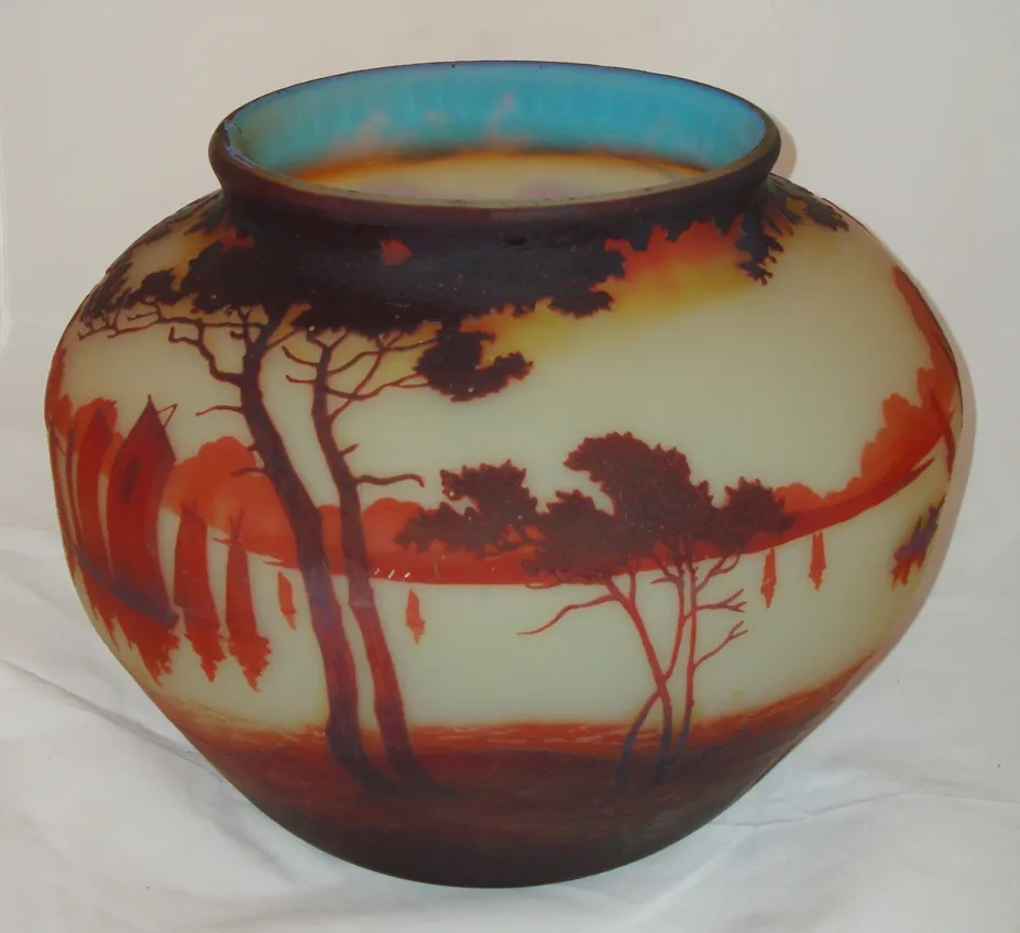 Verre signé ancien de Muller Fres représentant des arbres