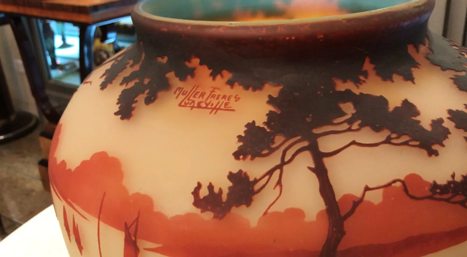 verre ancien signé avec paysage en tons chauds, Muller Fres