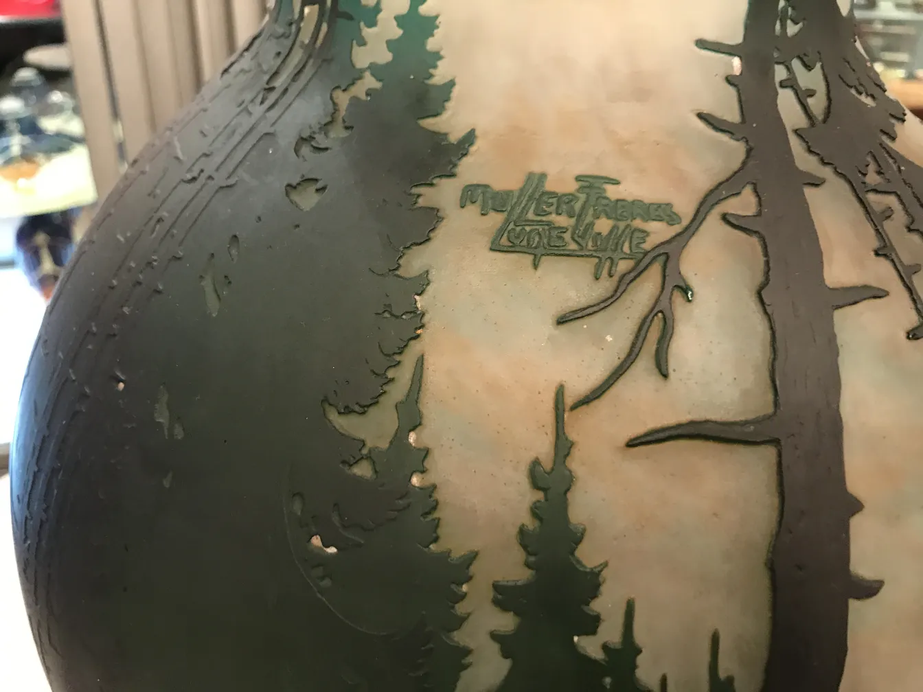 Antikes signiertes Glas von Muller Freres mit natürlichem Design