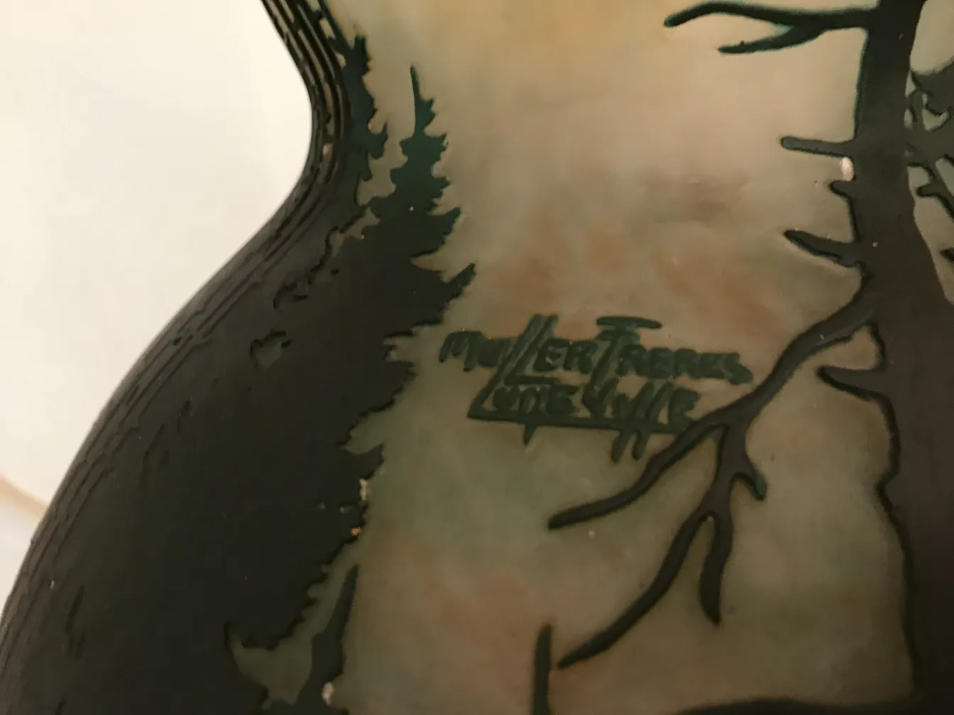 Vidro antigo assinado Muller Fres com design de paisagens