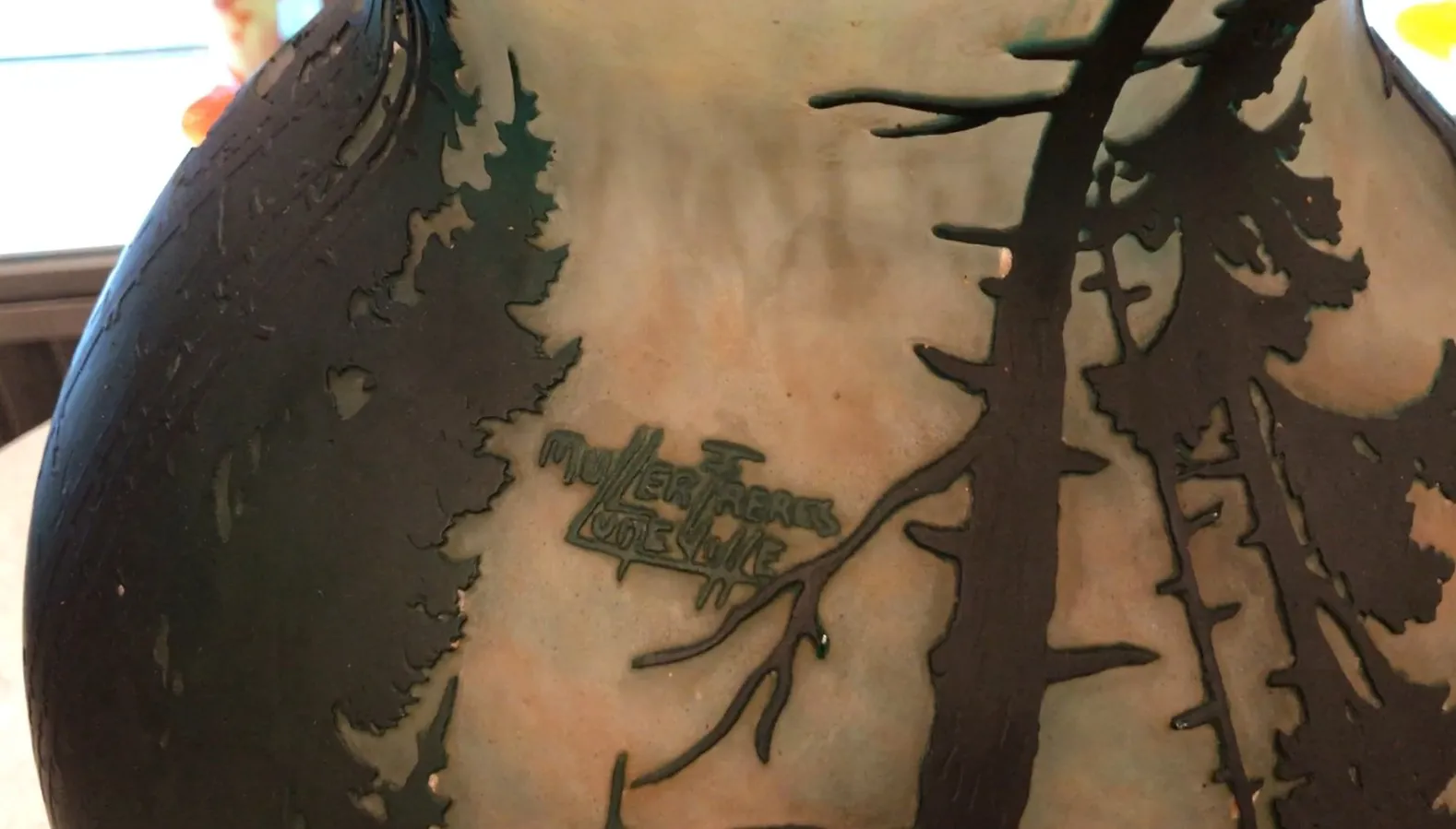 古董签名玻璃由 Muller Freres 制作，具有艺术设计