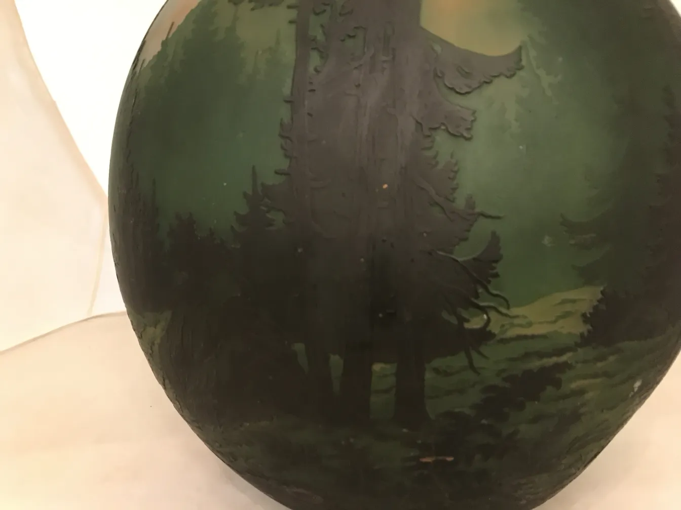 vetro firmato Muller Fres con design di paesaggio verde