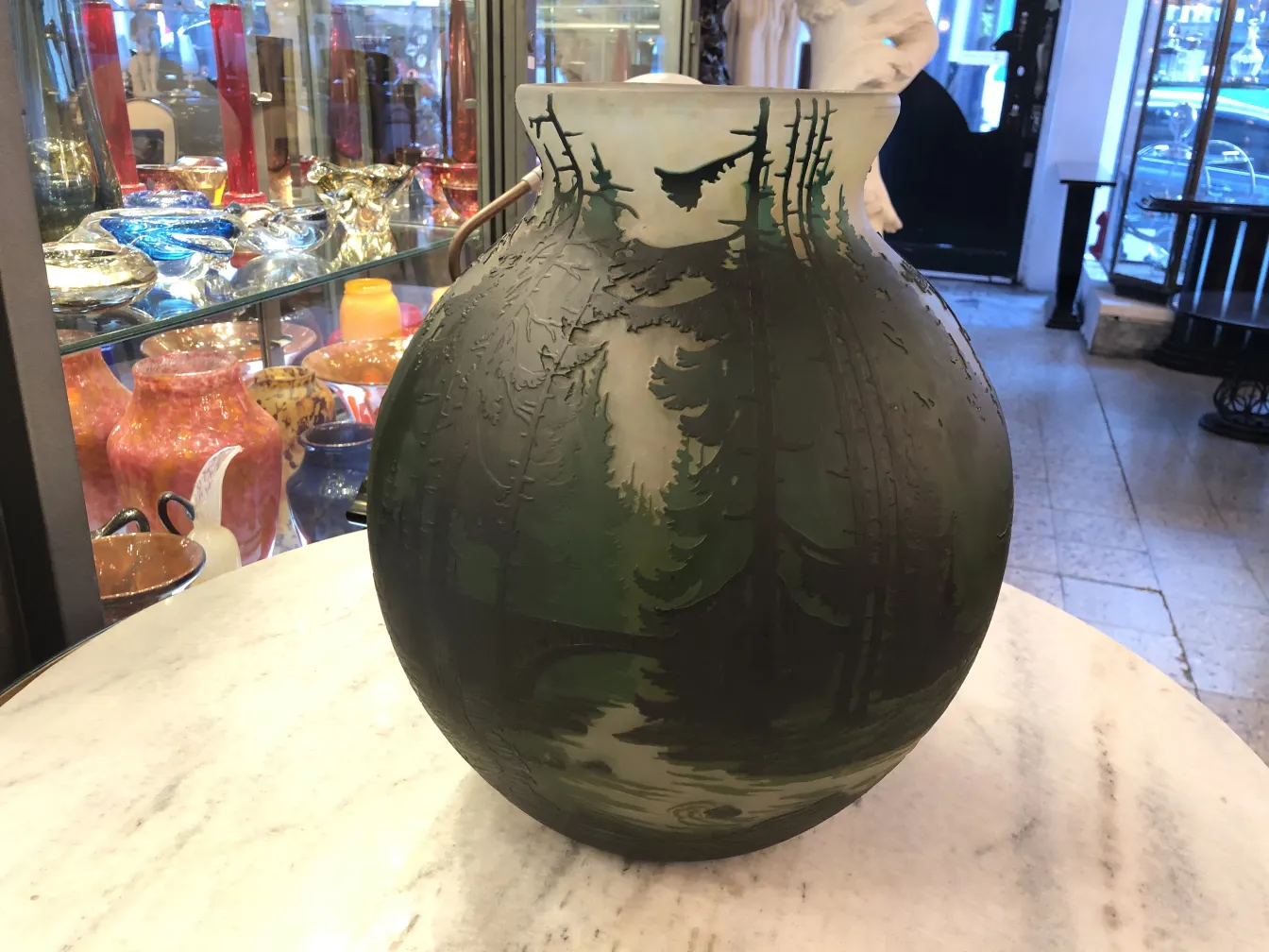 風景と古代のサイン入りグラス（Muller Fres）で装飾された陶器