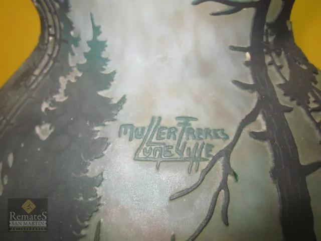 Antigüedad de vidrio firmado de Muller Freres con diseño natural