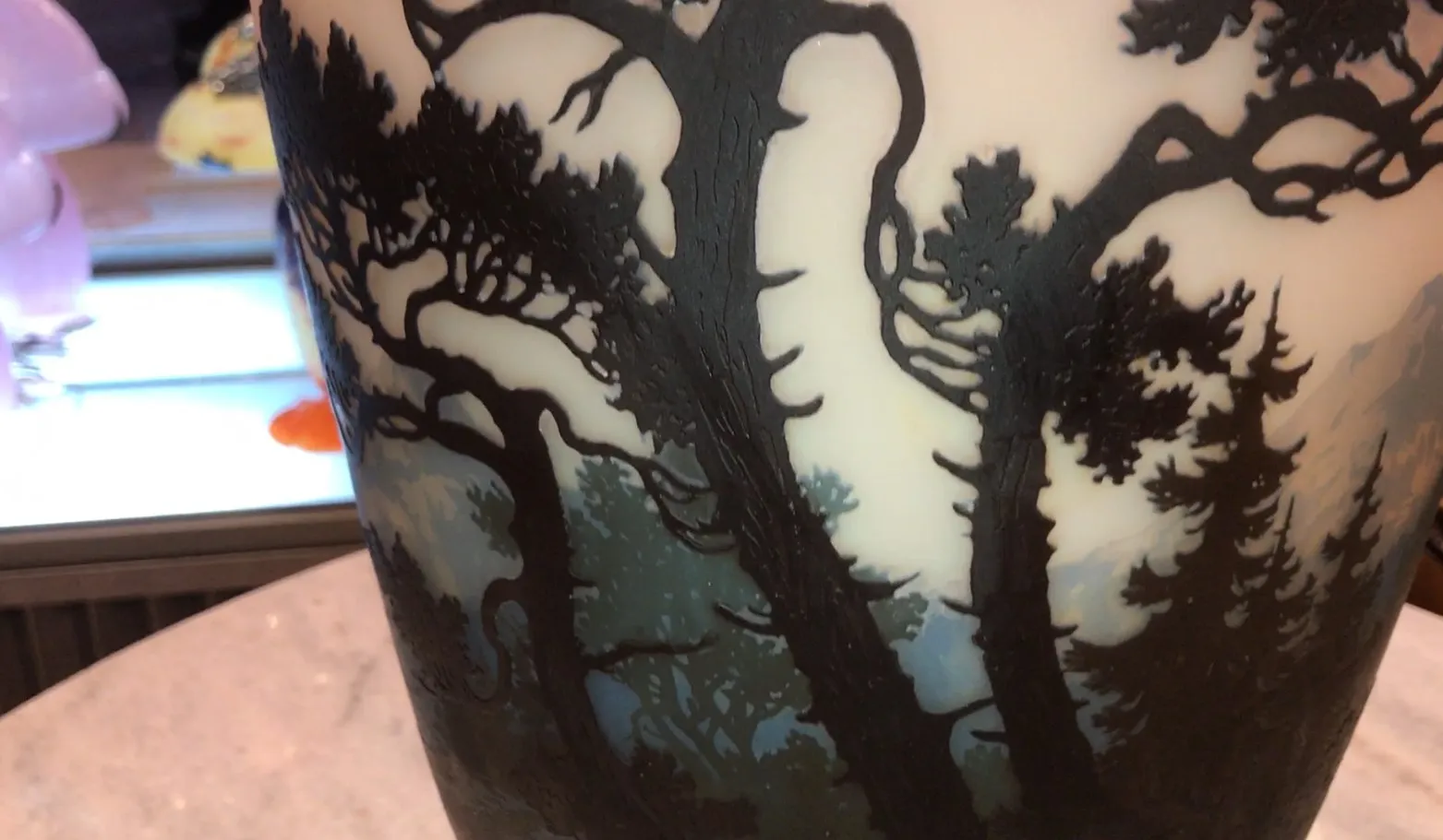 Verre ancien signé Muller Freres avec motif d'arbres