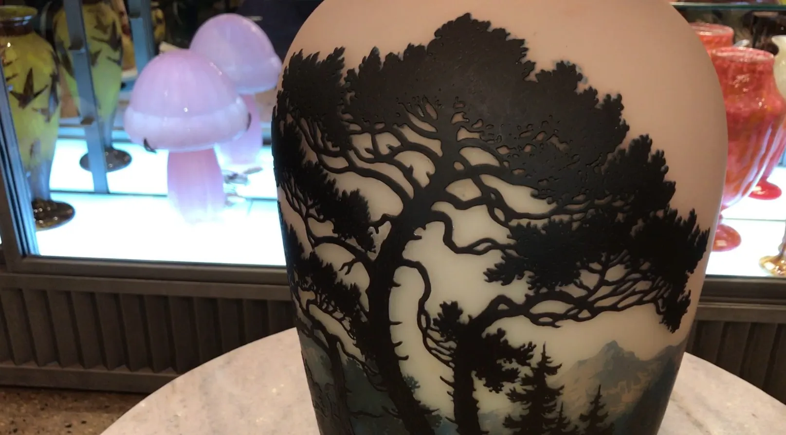 Vetro antiquariato con motivi di alberi e foreste, firmato Muller Fres