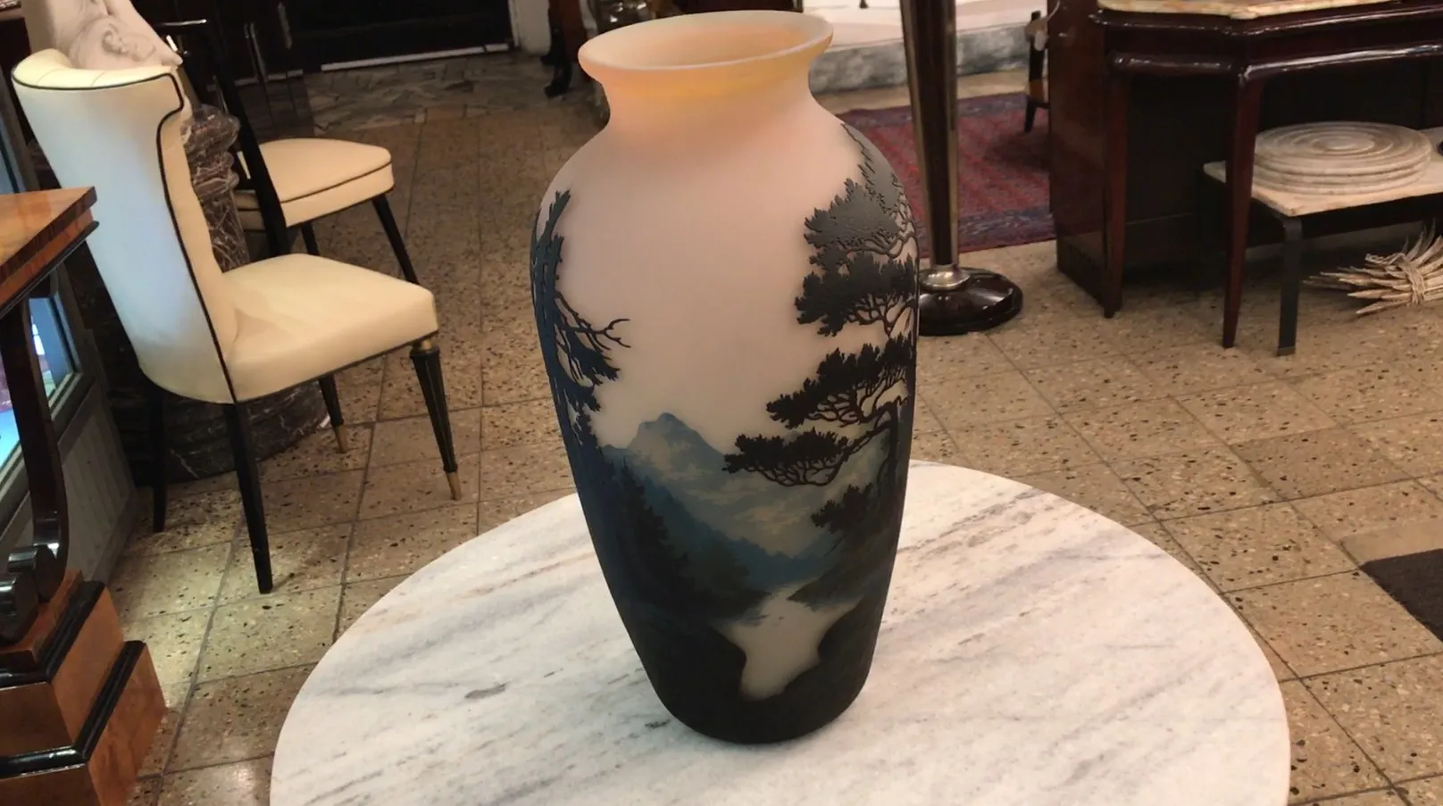 Beau verre signé par Muller Fres avec des paysages naturels