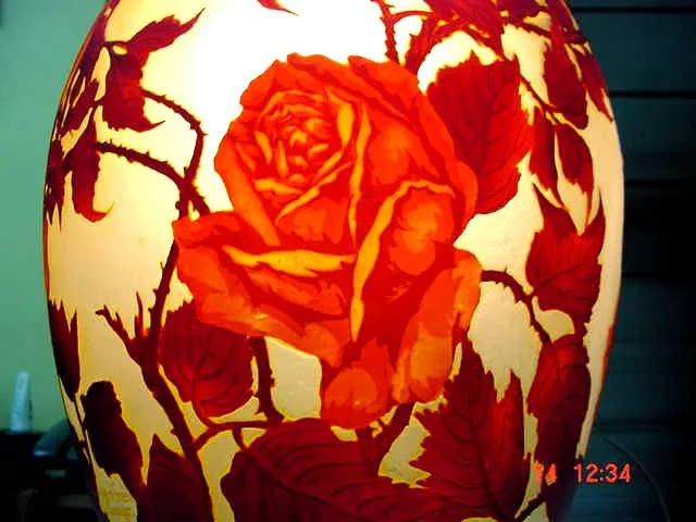 サイン入りグラスミュラー・フレスの赤いバラデザイン