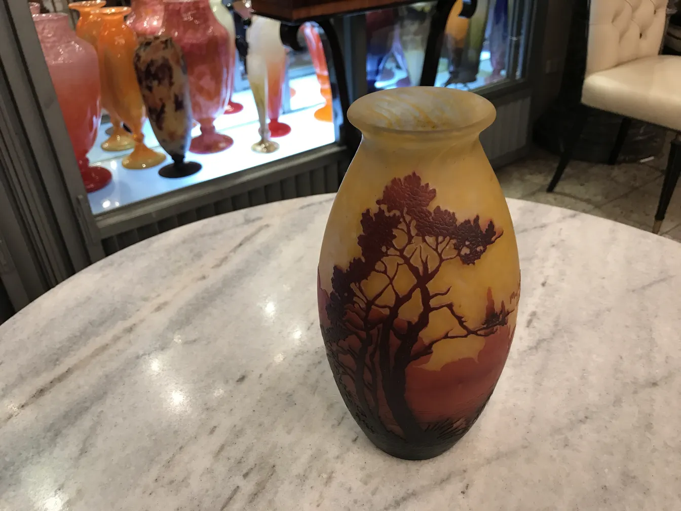 Muller Fresによる彫刻が施されたアンティークガラスの花瓶。