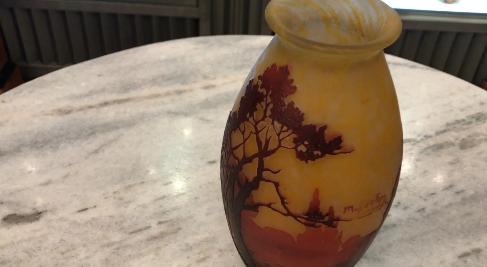 Античное подписанное стекло от Muller Fres с пейзажным рисунком