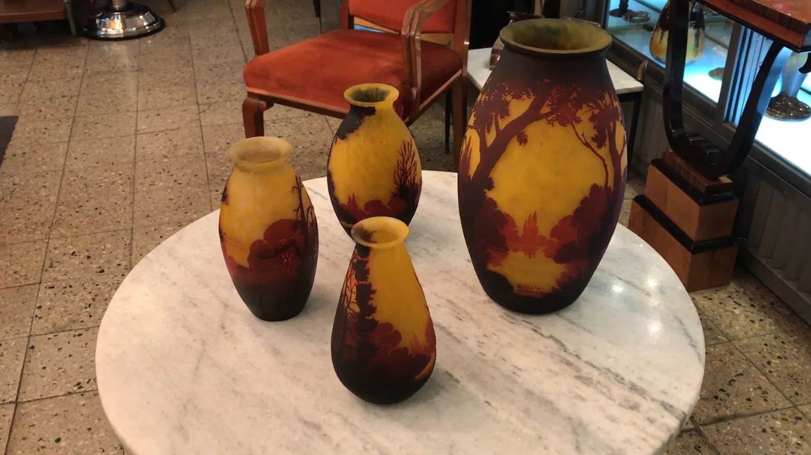 cuatro jarrones de vidrio antiguo firmado por muller fres en colores amarillos y oscuros