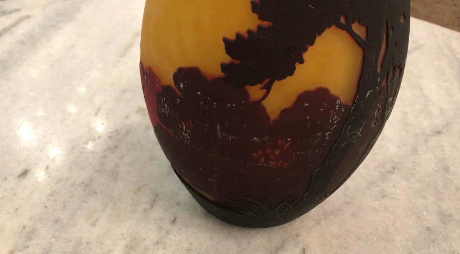 Verre antiquité signé de Muller Fres avec motif naturel