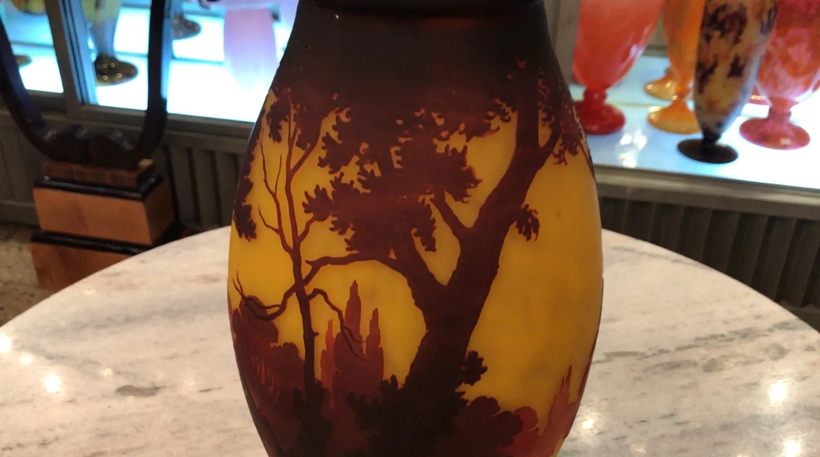 Verre ancien signé Muller Freres avec motif naturel