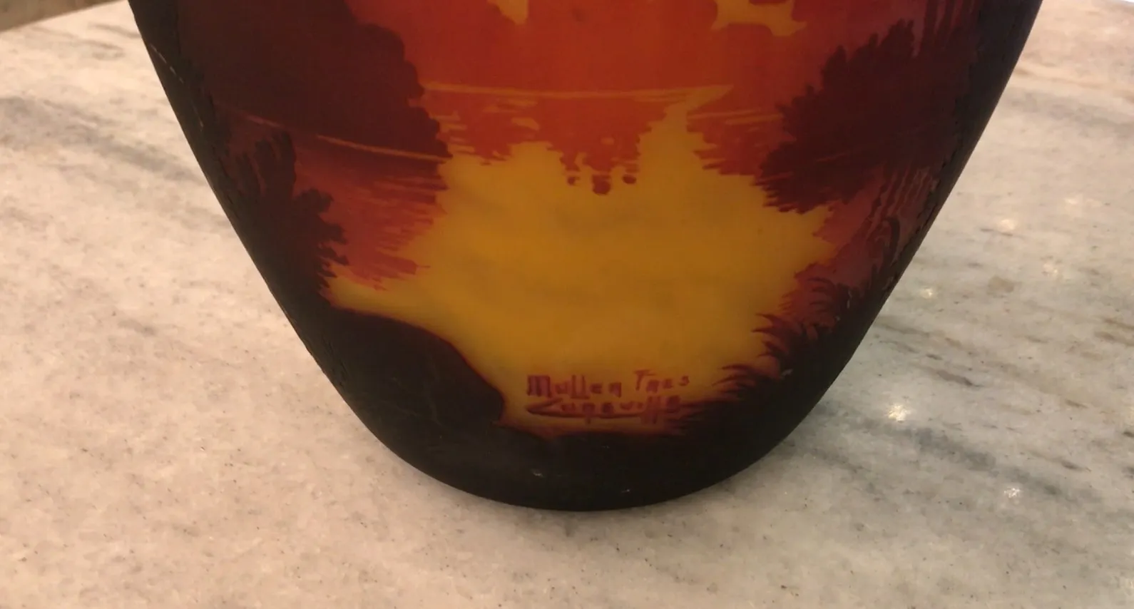 Glass signed by Muller Fres featuring natural motifs in yellow and orange tones, antique style.