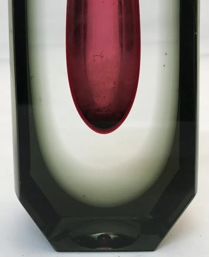antik murano-vase in lebhaften farben und eleganten formen, perfekt für die dekoration