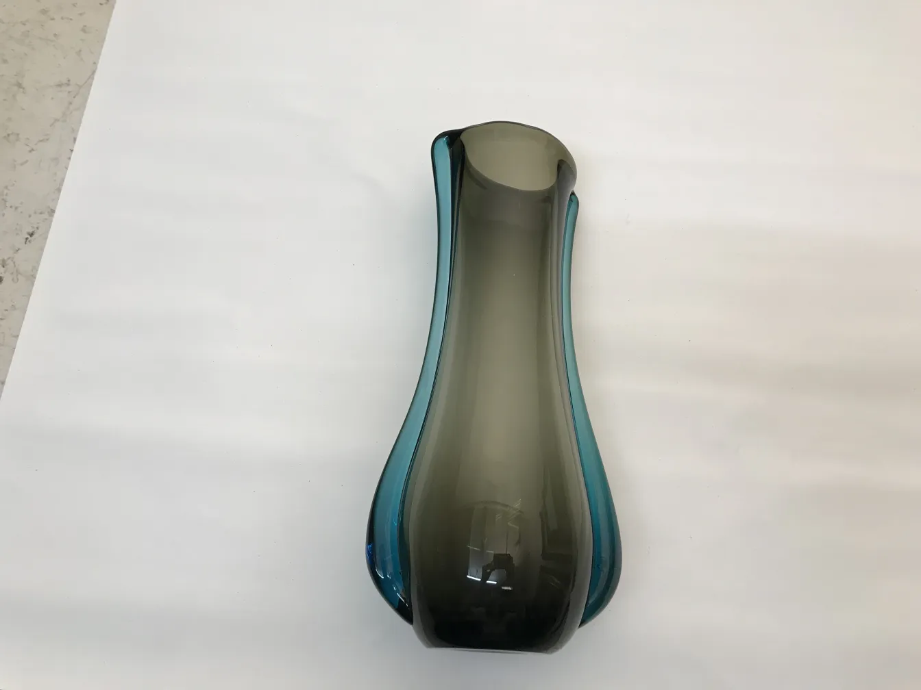 vase murano ancien en forme élégante vert et bleu