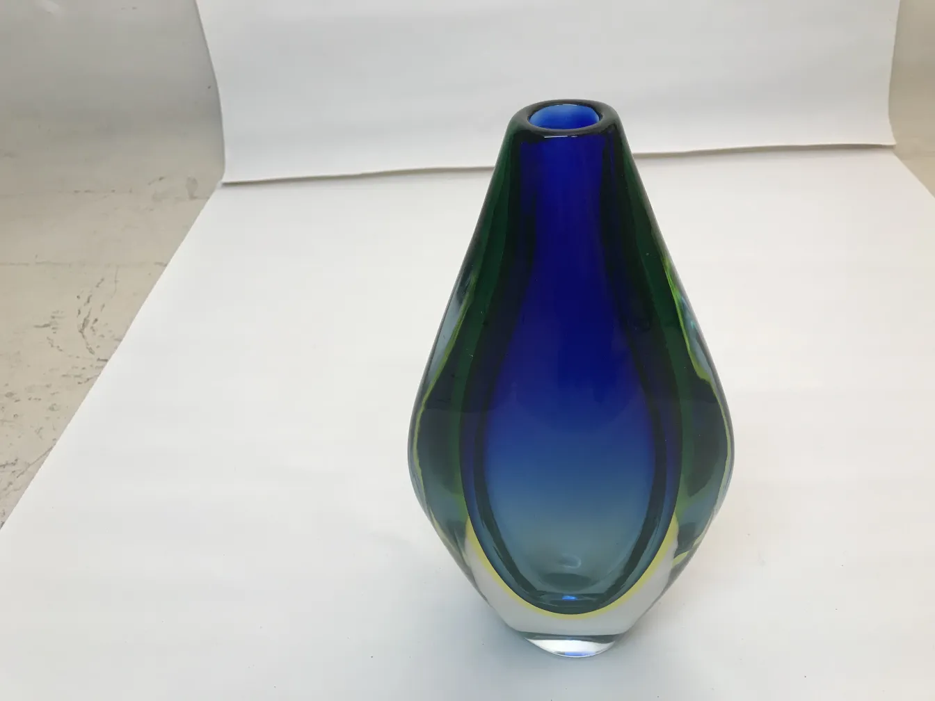Vaso di Murano con tonalità di blu e verde, antico decorativo
