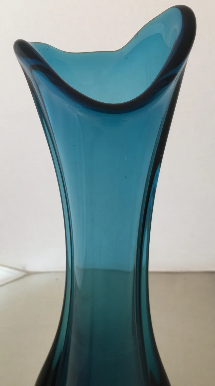 antico vaso di murano blu, forma unica ed elegante