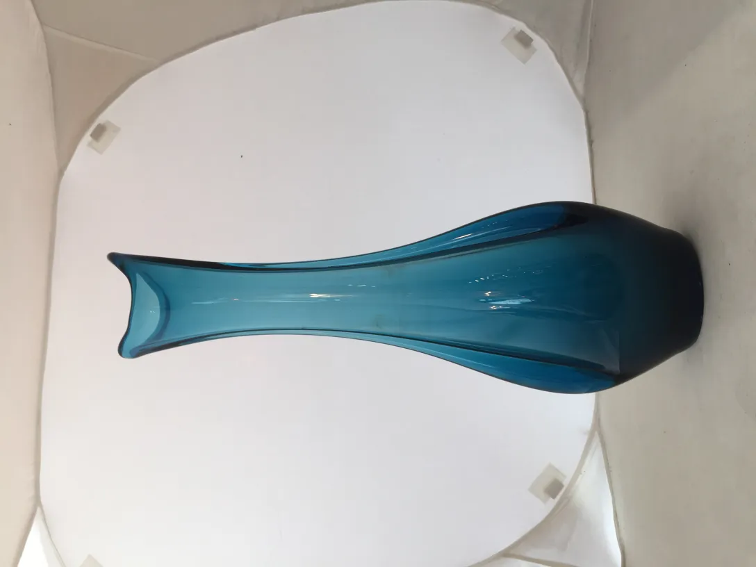 vaso di murano antico con forma allungata blu